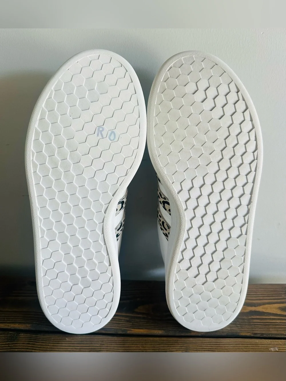 Adidas Women’s Grand Court FW9779 White Cheetah Low Top Sneakers Shoes Size 8